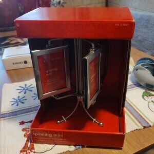 Spinning mini double sided picture frame